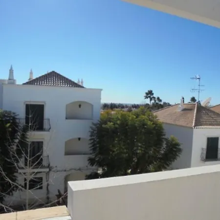 Akivillas Tavira Carson
