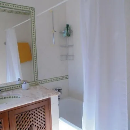 Akivillas Tavira Carson *
